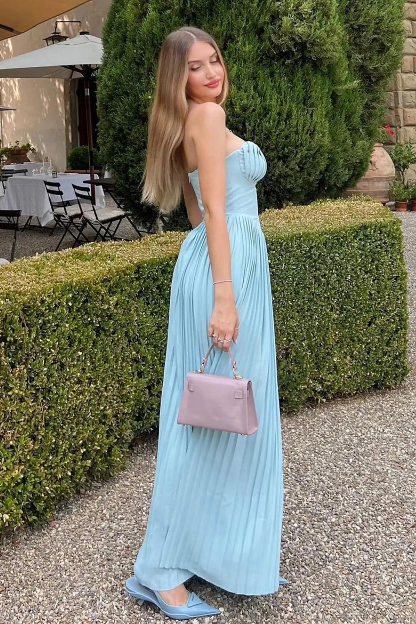 JHANELA | STILIG STRAPLESS MAXI KJOLEN