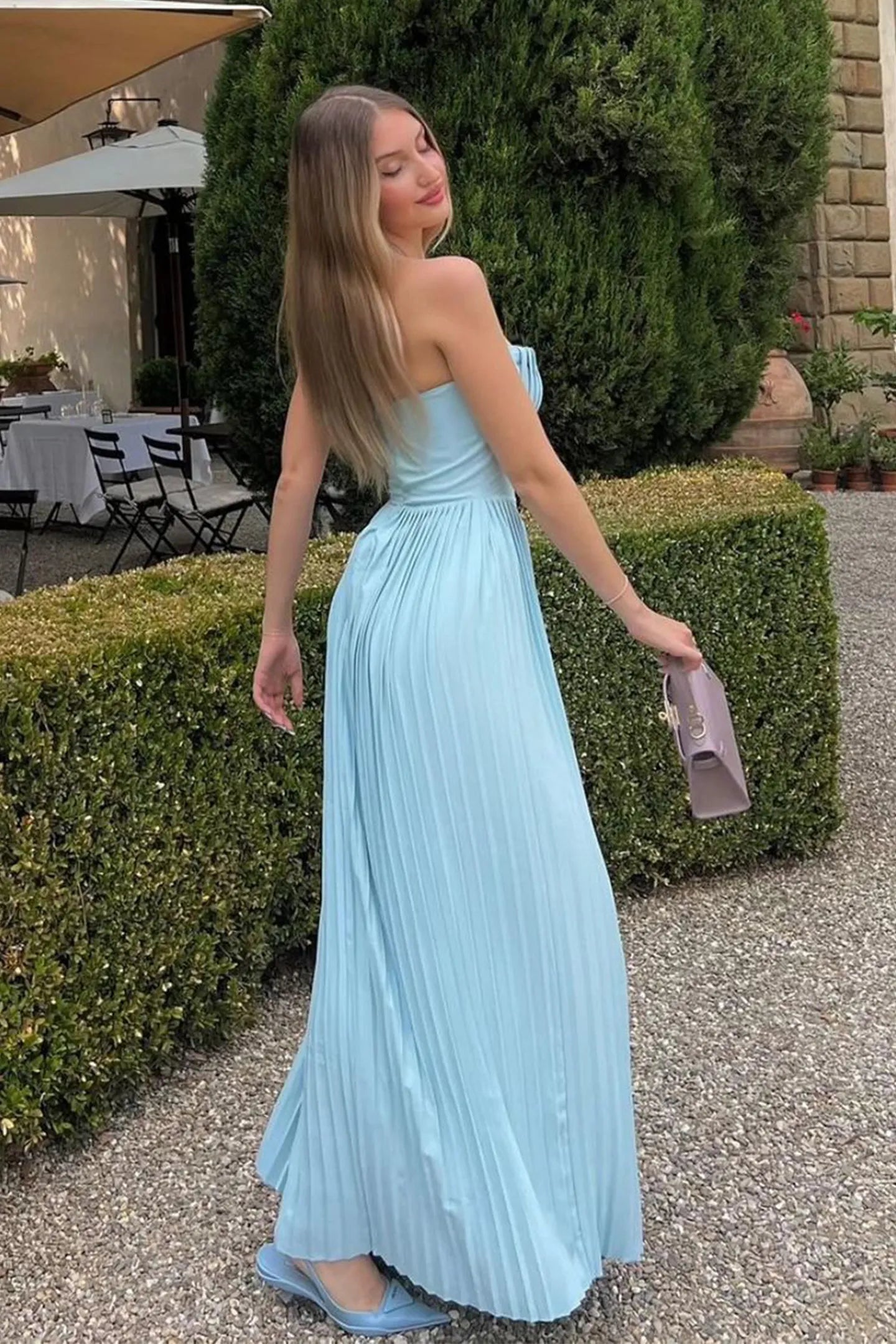 JHANELA | STILIG STRAPLESS MAXI KJOLEN
