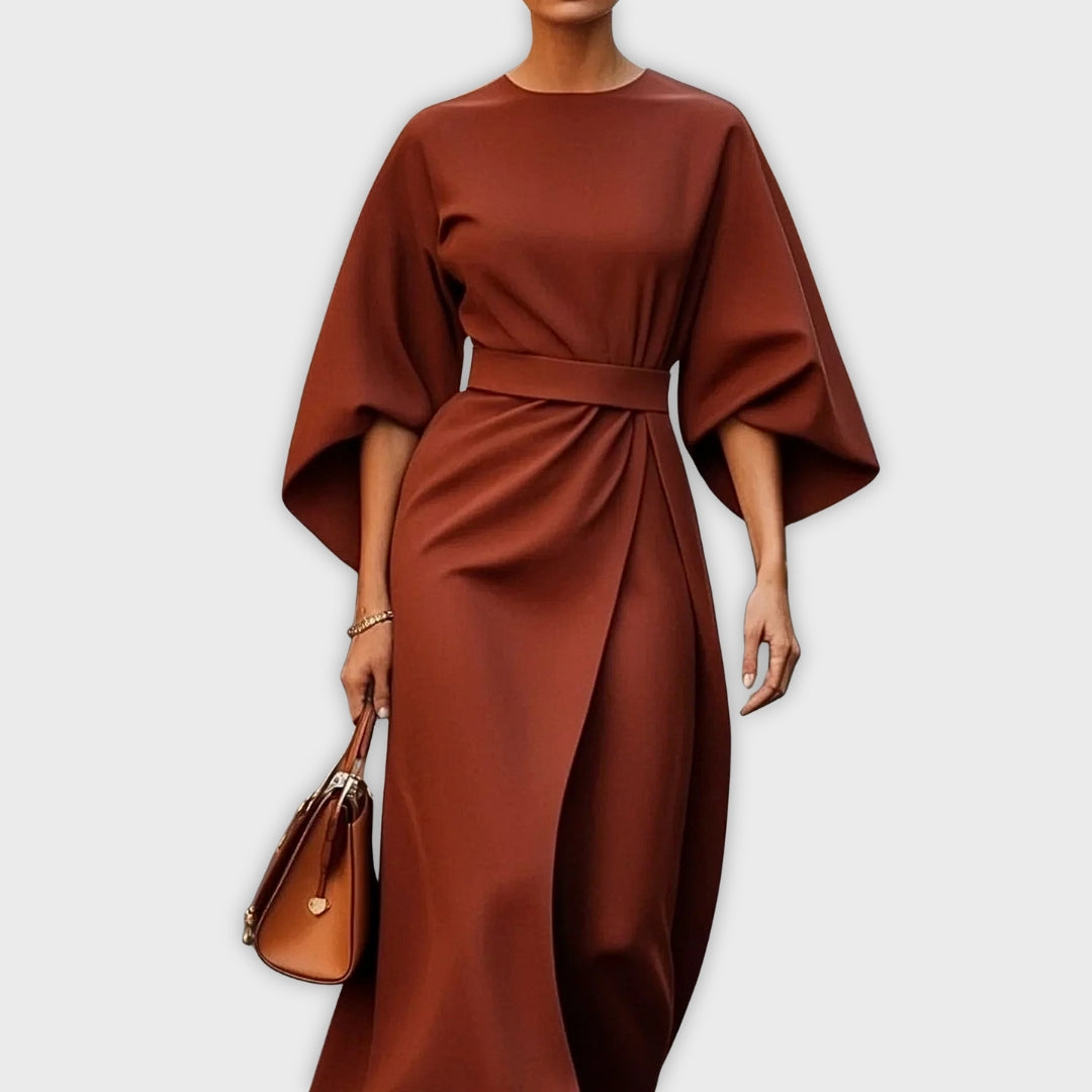 Olivia | Elegant Kjole med Belte og Dolmansleeves